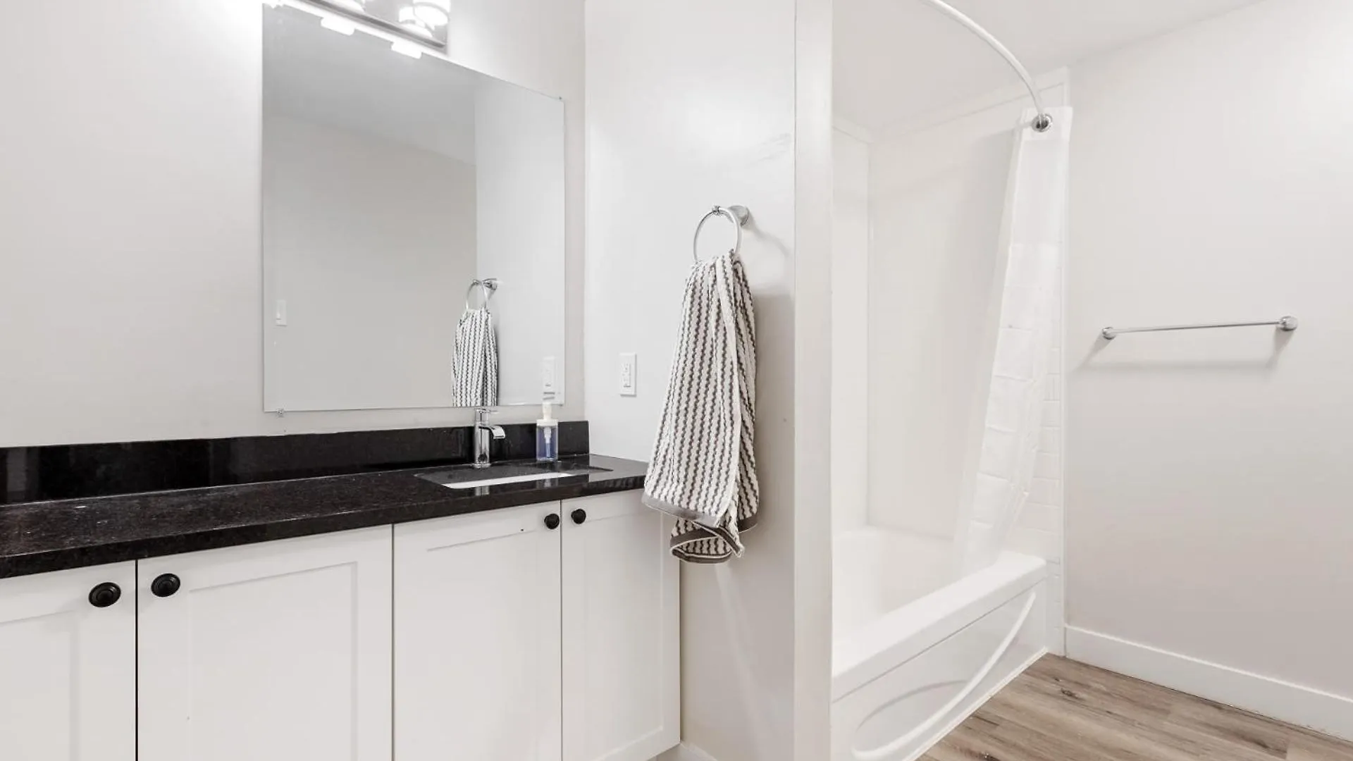 Private Home In Nepean For Family - 14 Minutes From Downtown オタワ 0*,